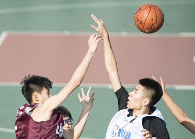 第19分钟，弗拉霍维奇禁区内转身抹过防守低射被扑。